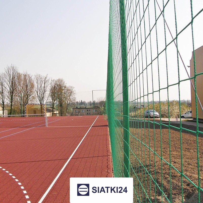 Piłkochwyt 4m - Słupy z siatką 10x10cm o grubości 4mm o wysokości 4m  - sklep Siatki24.eu - zdjęcie 1
