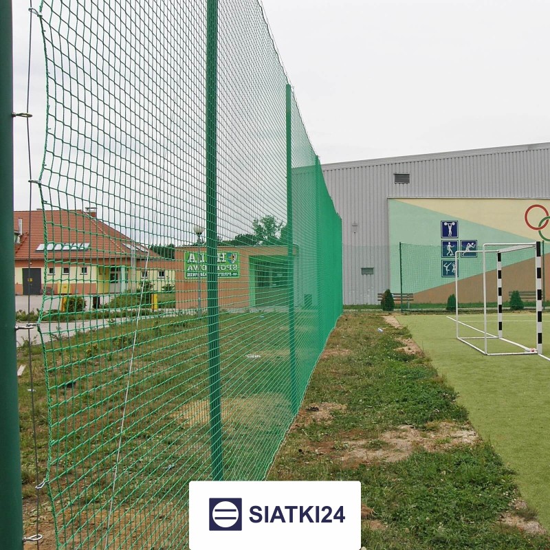 Piłkochwyt 4m - Siatkowy zestaw piłkołapów o wysokości 4m z słupami, siatką 10x10cm i grubością sznurka 5mm Piłkochwyt 4m - Siatkowy zestaw piłkołapów o wysokości 4m z słupami, siatką 10x10cm i grubością sznurka 5mm - sklep Siatki24.eu - zdjęcie 1