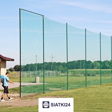 Piłkochwyt 5m - Siatka z grubością 6mm i słupami o wysokości 5m, z komórkami o wymiarze 10x10cm