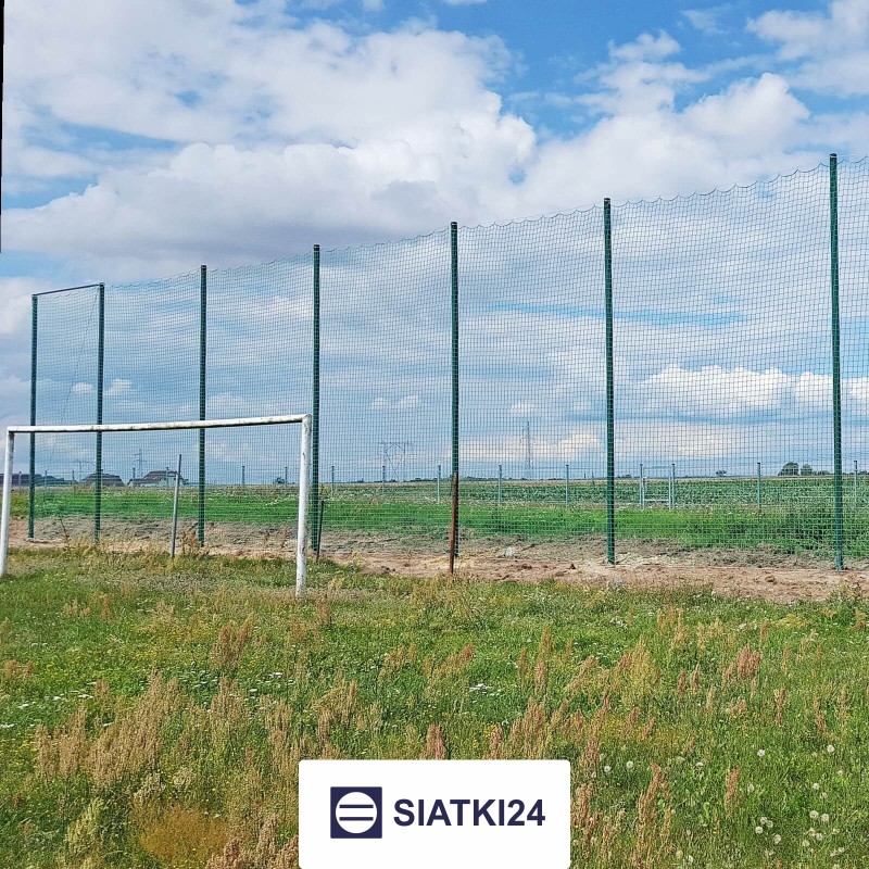 Piłkochwyt 5m - Słupki z siatką 10x10cm o grubości 4mm i wysokości 5m Piłkochwyt 5m - Słupki z siatką 10x10cm o grubości 4mm i wysokości 5m - sklep Siatki24.eu - zdjęcie 1