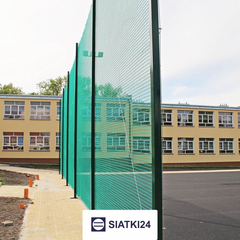 Piłkochwyt 6m - Piłkochwyt na boisko o wysokości 6m ze słupami i siatką 4,5x4,5cm o grubości 3mm Piłkochwyt 6m - Piłkochwyt na boisko o wysokości 6m ze słupami i siatką 4,5x4,5cm o grubości 3mm - sklep Siatki24.eu - zdjęcie 1