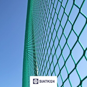Piłkochwyt 4m - Słupy i siatka z oczkami 10x10cm o grubości 4mm na piłkochwyt