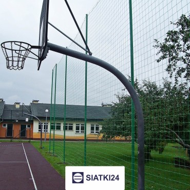 Piłkochwyt 4m - Słupy i siatka z oczkami 10x10cm i grubością 6mm, idealna jako piłkochwyt