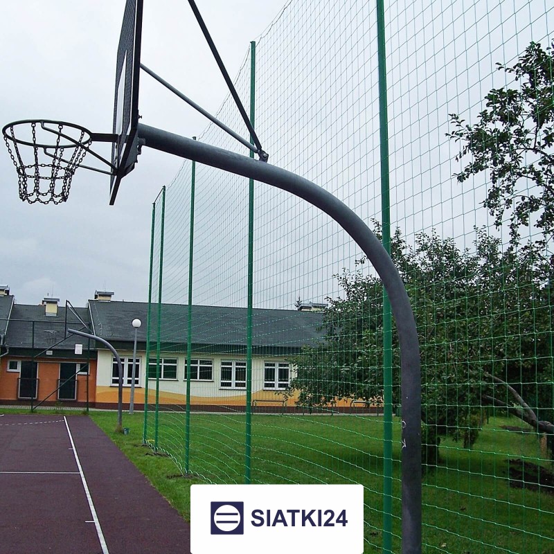 Piłkochwyt 4m - Słupy i siatka z oczkami 10x10cm i grubością 6mm, idealna jako piłkochwyt Piłkochwyt 4m - Słupy i siatka z oczkami 10x10cm i grubością 6mm, idealna jako piłkochwyt - sklep Siatki24.eu - zdjęcie 1