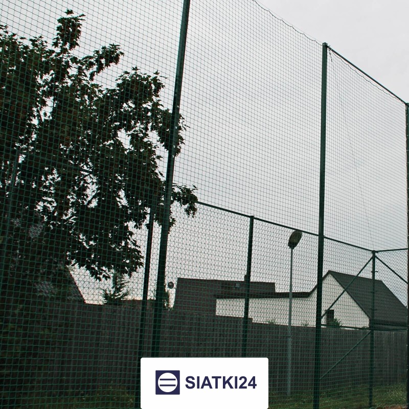 Piłkochwyt 5m - Słupy i siatka o oczku 8x8cm i grubości 6mm idealna jako piłkochwyt  - sklep Siatki24.eu - zdjęcie 1