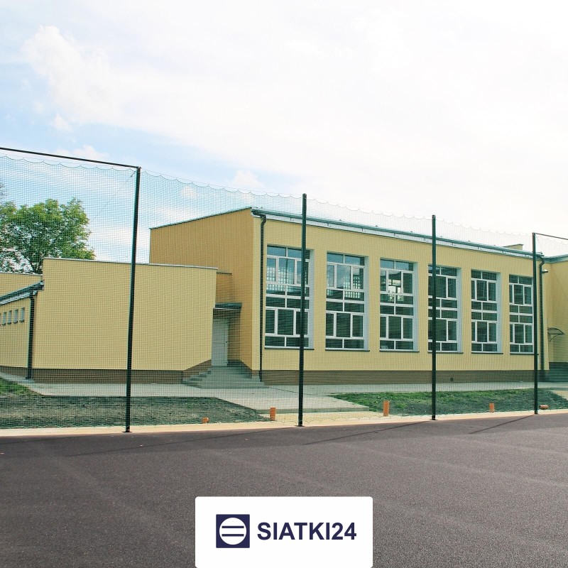 Ogrodzenie boiska 6m wys. z słupami i siatką  6x6cm o grubości 4mm  - sklep Siatki24.eu - zdjęcie 1