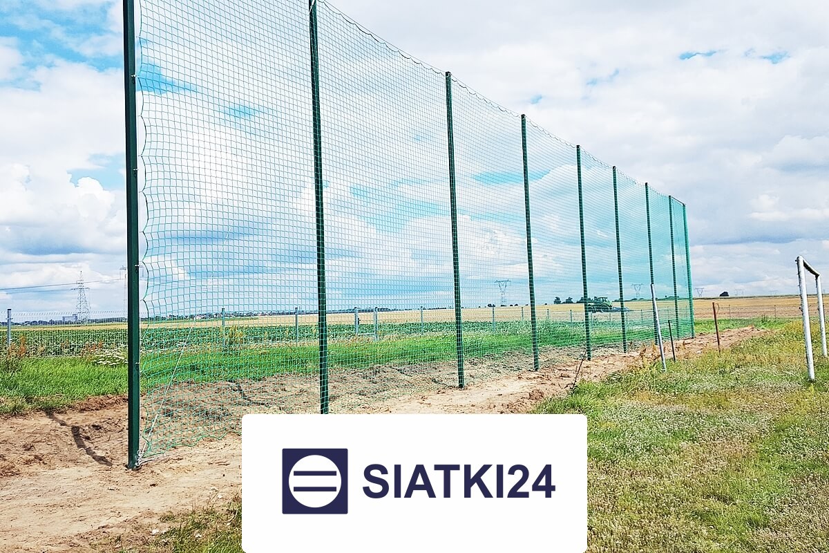 Siatka zabezpieczająca do piłkochwytów piłkarskich - idealne zabezpieczenie każdego boiska Siatki24.eu - Siatka zabezpieczająca do piłkochwytów piłkarskich - idealne zabezpieczenie każdego boiska
