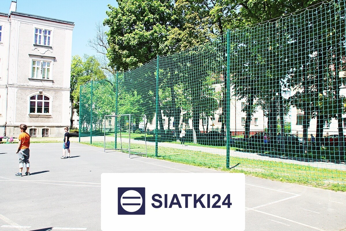 Piłkochwyt o wysokości 5m — doskonały do ochrony podczas rozgrywek piłkarskich Siatki24.eu - Piłkochwyt o wysokości 5m — doskonały do ochrony podczas rozgrywek piłkarskich