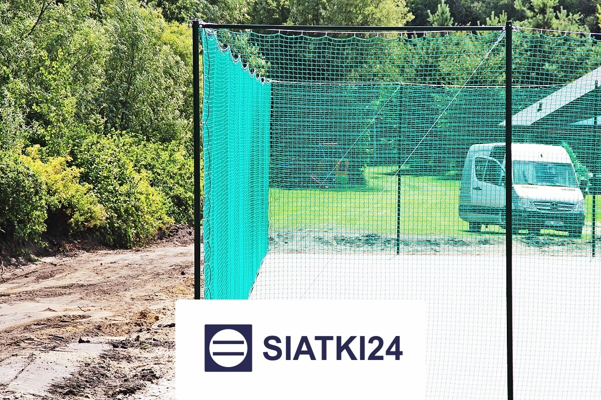 Ogrodzenie piłkarskie w ogrodzie - siatka zabezpieczająca na wymiar, wykonana z elastycznego tworzywa, do bezpiecznej gry w piłk Siatki24.eu - Ogrodzenie piłkarskie w ogrodzie - siatka zabezpieczająca na wymiar, wykonana z elastycznego tworzywa, do bezpiecznej gry w piłk
