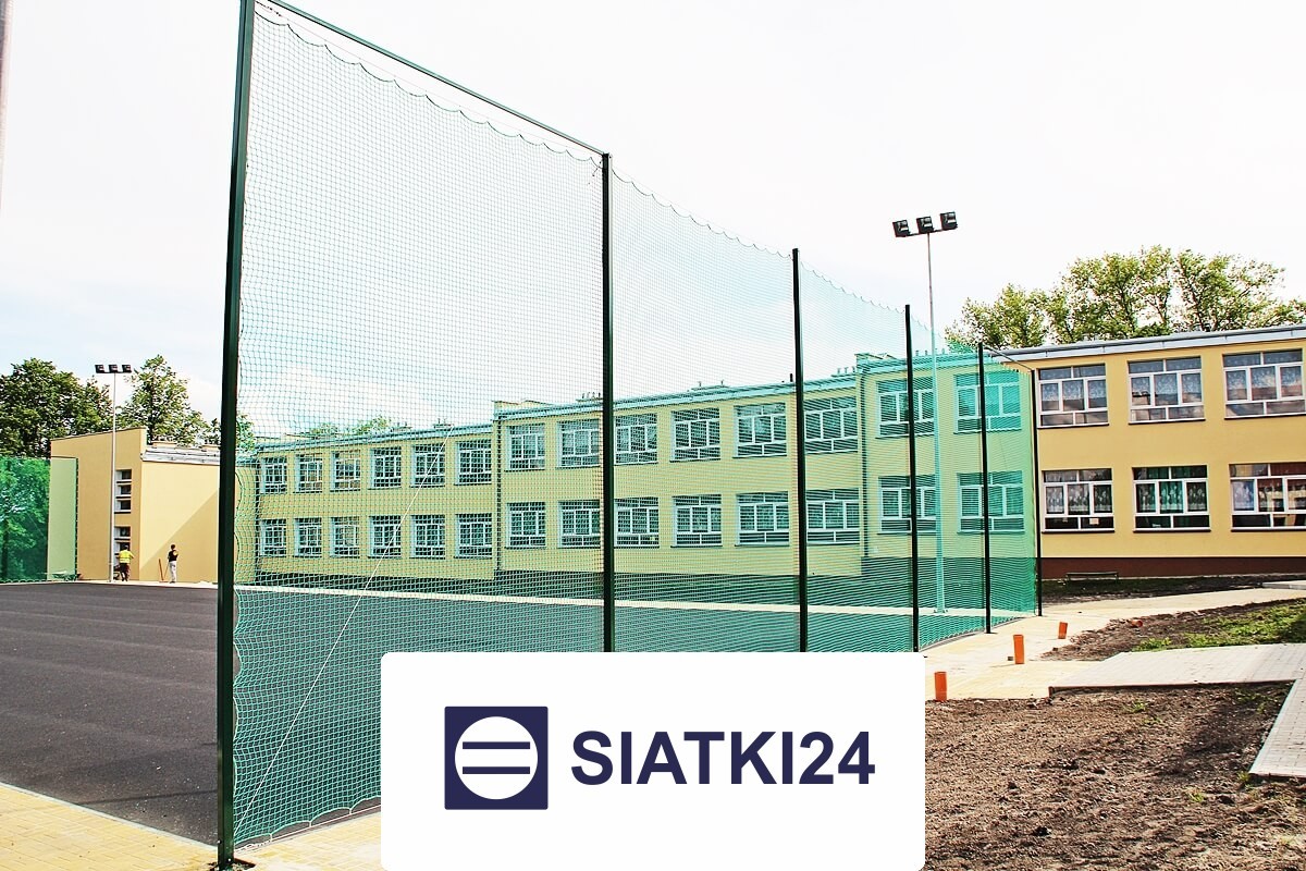   Siatki24.eu - Skuteczne piłkochwyty do piłki nożnej - najlepsze rozwiązanie do zabezpieczenia murawy 