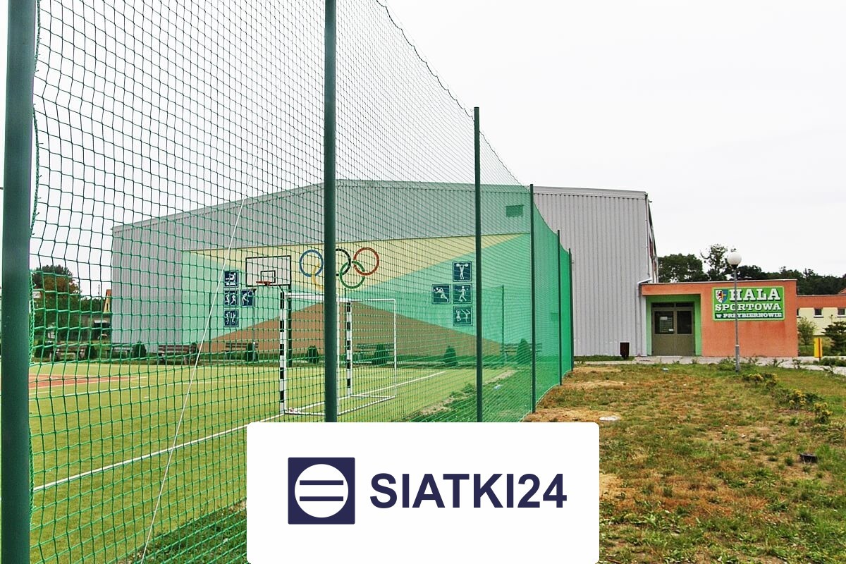   Siatki24.eu - Siatka z piłkochwytem dla szkół — wyprodukowana na wymiar jako elastyczna siatka ochronna do zabezpieczenia boiska 