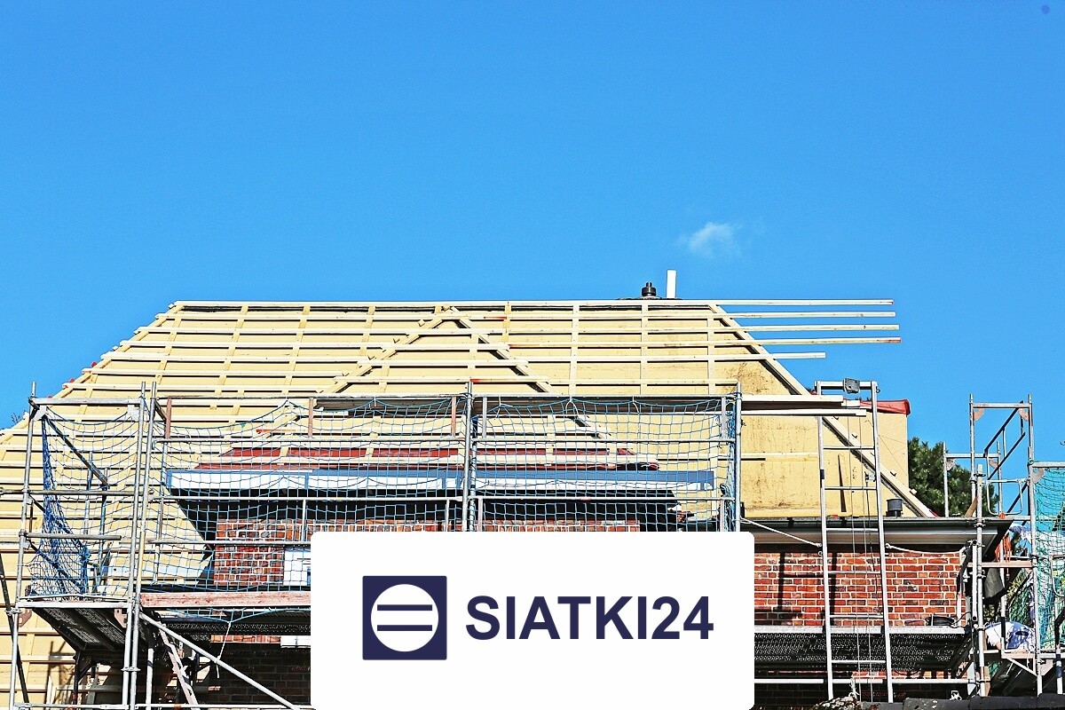 Siatka na rusztowanie o wymiarach 4,5x4,5 m i grubości 3 mm, wykonana z polipropylenu, charakteryzująca się trwałością i właściw Siatki24.eu - Siatka na rusztowanie o wymiarach 4,5x4,5 m i grubości 3 mm, wykonana z polipropylenu, charakteryzująca się trwałością i właściw