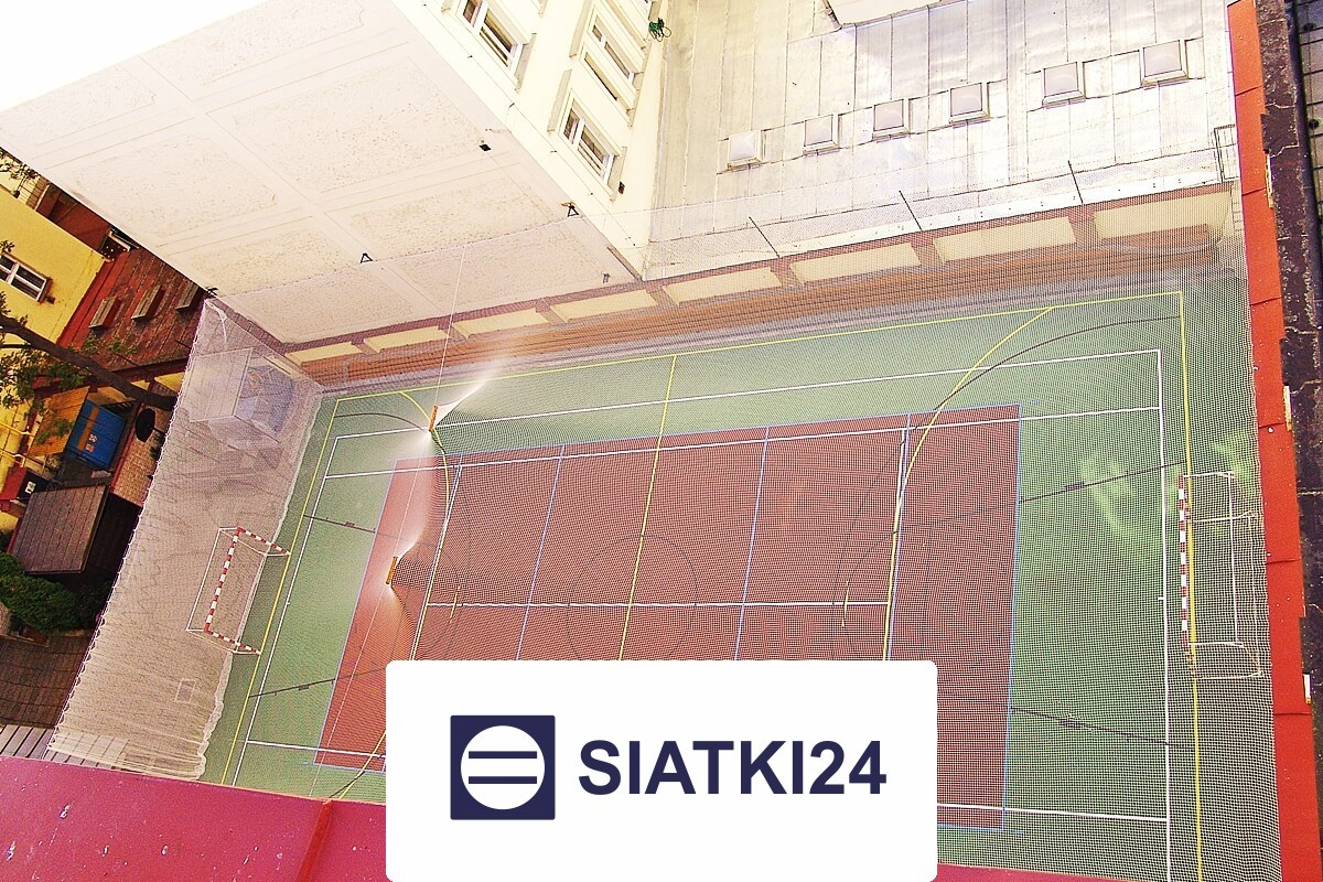 Piłkochwyt szkolny na wymiar - bezpieczna siatka zabezpieczająca do treningów na boisku Siatki24.eu - Piłkochwyt szkolny na wymiar - bezpieczna siatka zabezpieczająca do treningów na boisku