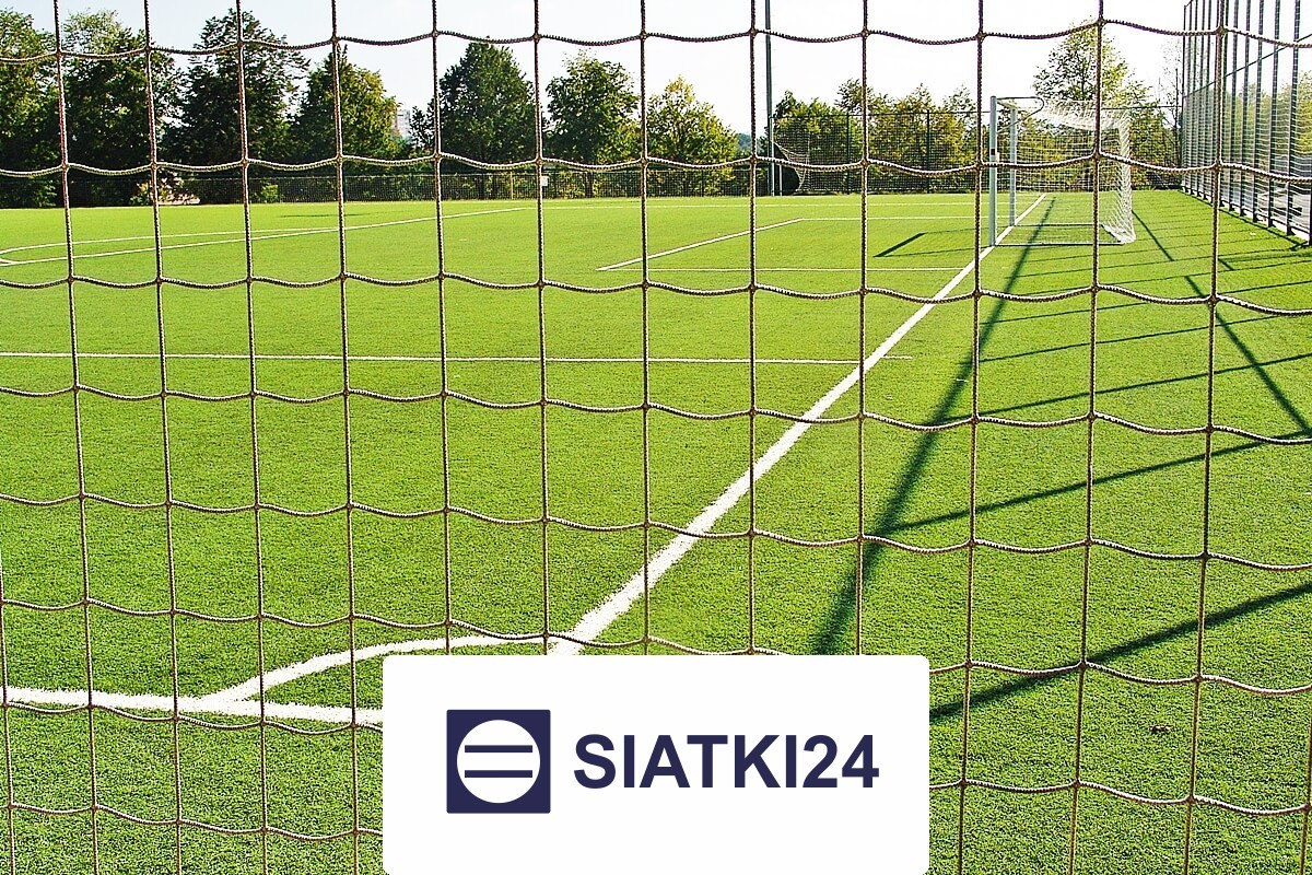   Siatki24.eu - Ogrodzenia boisk z siatką o oczkach 8x8 cm i grubości 5 mm na wysokość 5 m pod wymiar 
