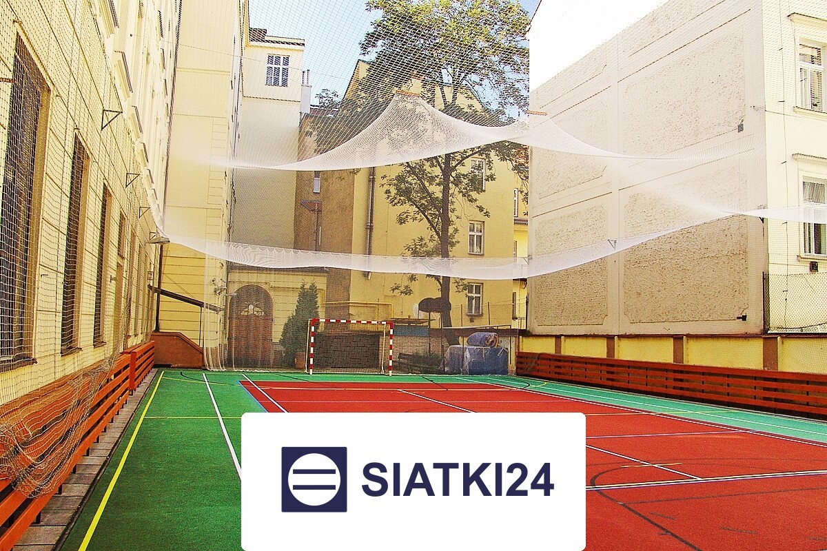   Siatki24.eu - Ogrodzenie boiska szkolnego do zabezpieczenia 