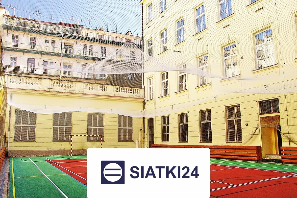 Ogrodzenia boiskowe do ochrony, siatkowe o wysokości 5m z wytrzymałymi słupami i gęstą siatką 6x6cm Siatki24.eu - Ogrodzenia boiskowe do ochrony, siatkowe o wysokości 5m z wytrzymałymi słupami i gęstą siatką 6x6cm