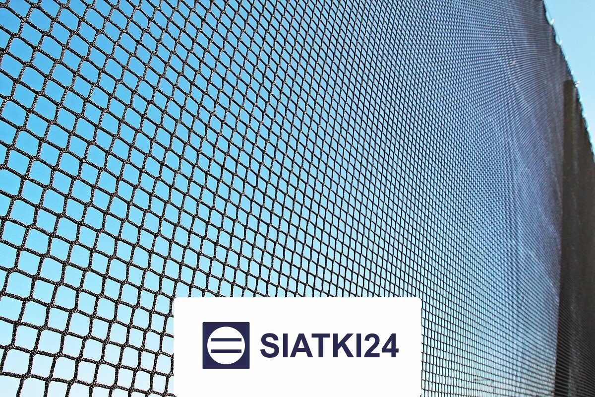   Siatki24.eu - Zadaszenie z siatki placu do zabezpieczenia magazynu przed wiatrem 