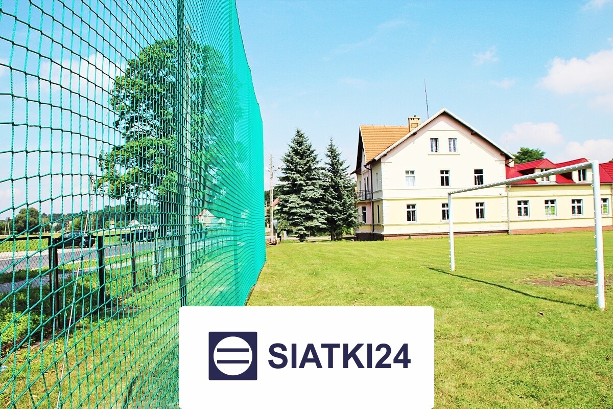   Siatki24.eu - Piłkochwyt do zabezpieczenia boiska piłkarskiego 