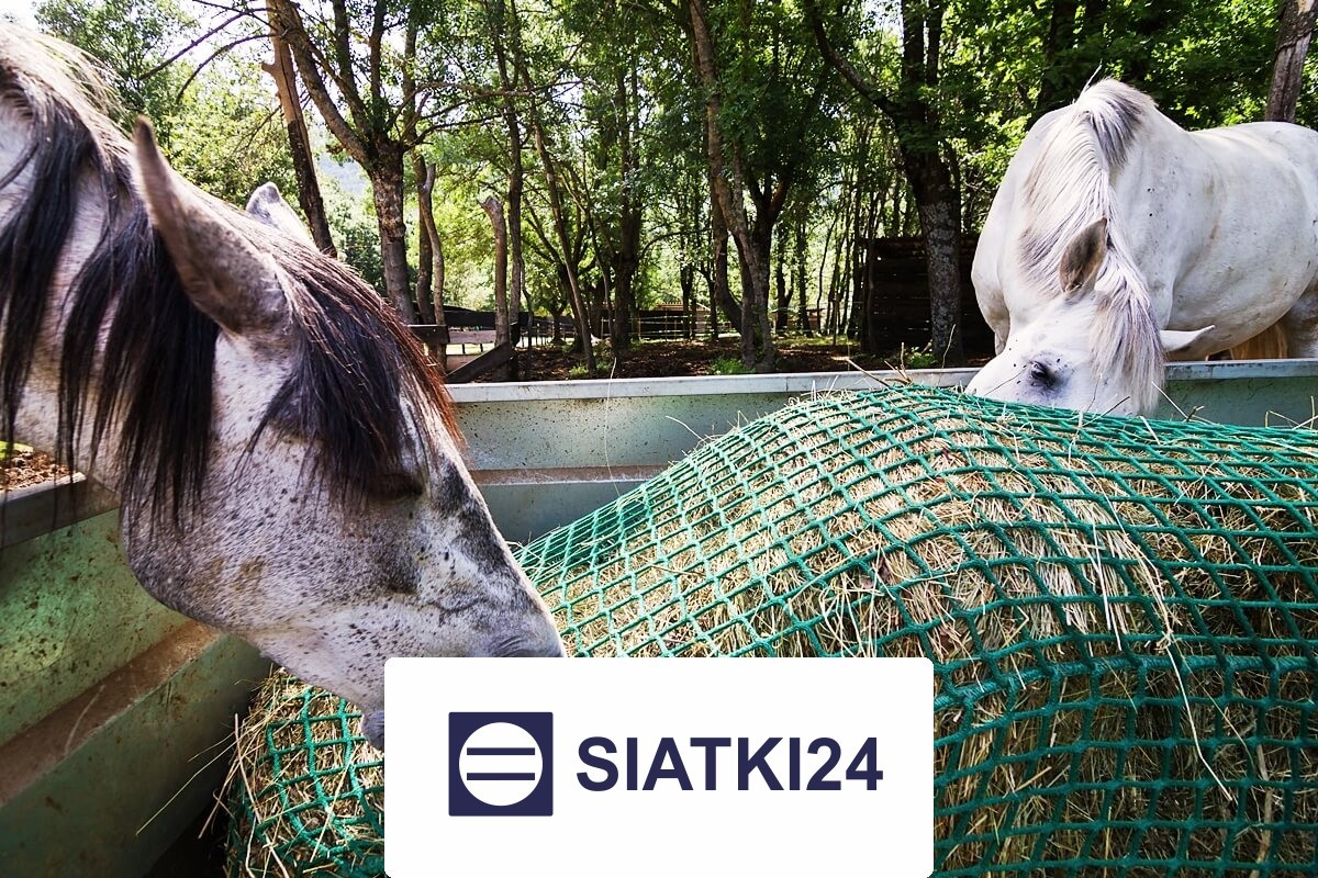 Siatka na siano dla koni do zabezpieczenia w kwadratowym worku z oczkami 8x8 cm i grubości 6 mm Siatki24.eu - Siatka na siano dla koni do zabezpieczenia w kwadratowym worku z oczkami 8x8 cm i grubości 6 mm