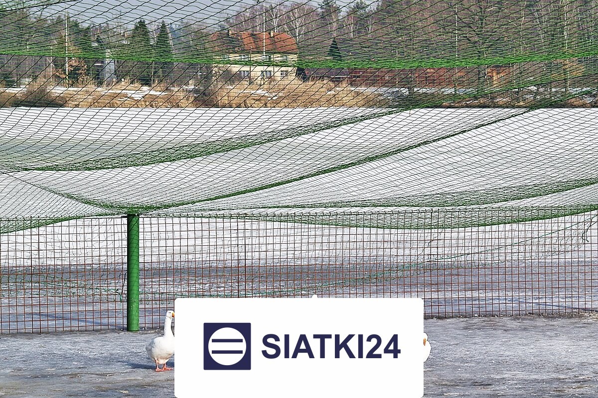 Siatka do hodowli z zabezpieczeniem, wykonana z polipropylenu o oczkach 4x4 i średnicy 2 mm Siatki24.eu - Siatka do hodowli z zabezpieczeniem, wykonana z polipropylenu o oczkach 4x4 i średnicy 2 mm