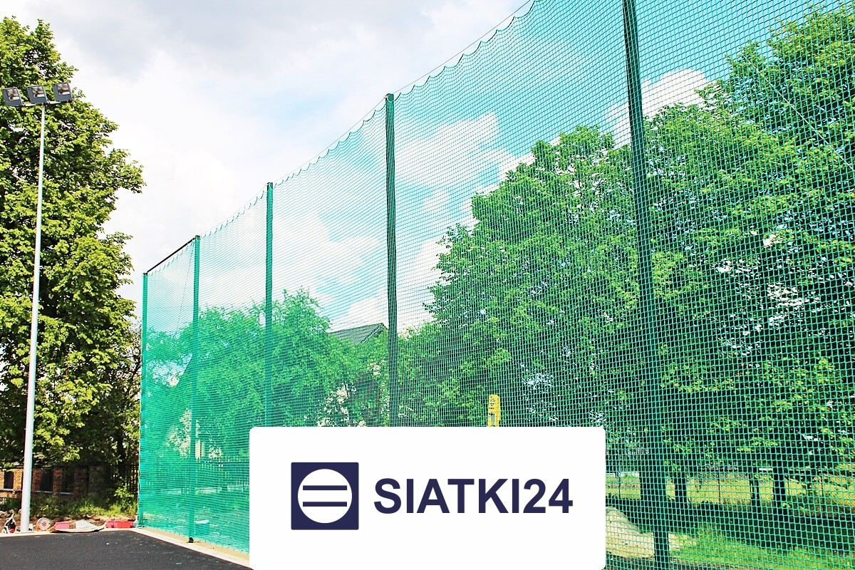Piłkochwyt szkolny na wymiar - bezpieczna siatka zabezpieczająca do treningów na boisku Siatki24.eu - Piłkochwyt szkolny na wymiar - bezpieczna siatka zabezpieczająca do treningów na boisku
