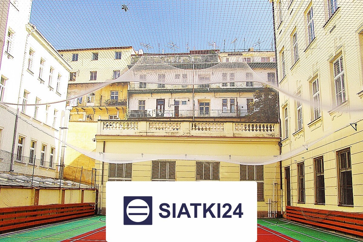 Siatka sznurkowa do ogrodzenia boisk, solidna i trwała, o długości 4m, grubości 3mm i oczkach 4,5x4,5cm Siatki24.eu - Siatka sznurkowa do ogrodzenia boisk, solidna i trwała, o długości 4m, grubości 3mm i oczkach 4,5x4,5cm