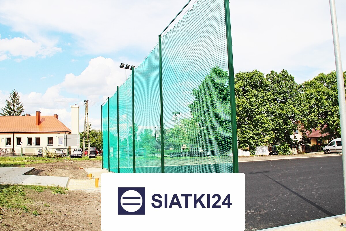Szkoła - Piłkochwytem zabezpieczająca siatka sznurkowa Siatki24.eu - Szkoła - Piłkochwytem zabezpieczająca siatka sznurkowa