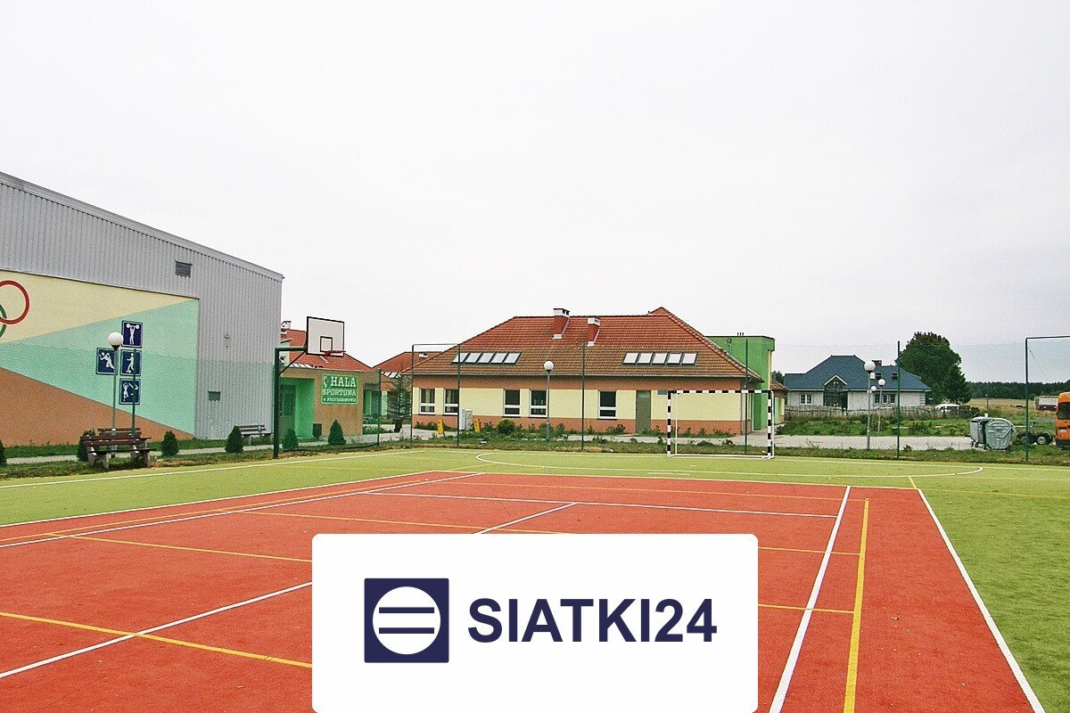 Siatka z piłkochwytem dla szkół — wyprodukowana na wymiar jako elastyczna siatka ochronna do zabezpieczenia boiska Siatki24.eu - Siatka z piłkochwytem dla szkół — wyprodukowana na wymiar jako elastyczna siatka ochronna do zabezpieczenia boiska