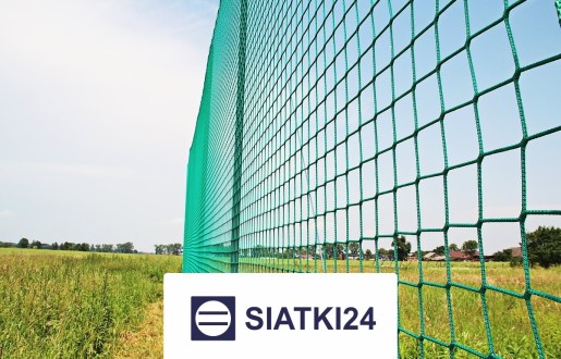 Piłkochwyt o wysokości 5m — skuteczne i wytrzymałe ogrodzenie do gry z siatką o grubości 3 mm i oczku 4,5x4,5 cm Siatki24.eu - Piłkochwyt o wysokości 5m — skuteczne i wytrzymałe ogrodzenie do gry z siatką o grubości 3 mm i oczku 4,5x4,5 cm