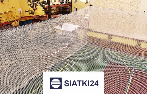 Ogrodzenia boisk w postaci słupków z siatką o oczkach 8x8 cm, grubości 6 mm i wysokości 5 m Siatki24.eu - Ogrodzenia boisk w postaci słupków z siatką o oczkach 8x8 cm, grubości 6 mm i wysokości 5 m