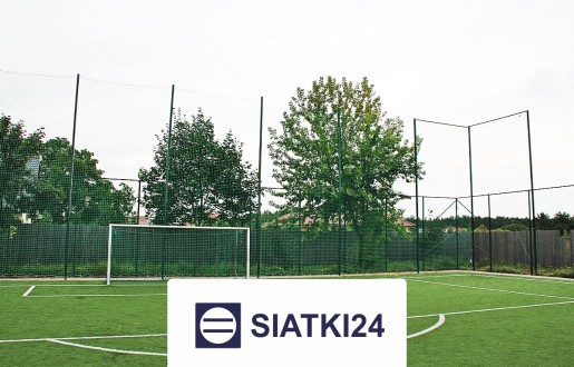   Siatki24.eu - Siatka do ogrodzeń boisk o wymiarach oczka 8x8 cm z zestawem słupków na wysokość 4 m, grubość siatki 5 mm 
