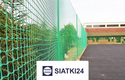   Siatki24.eu - Ogrodzenia boisk z siatką ochronną o oczku 5mm, wymiary 10x10cm, wysokość 5m 