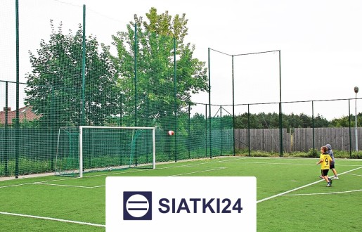 Piłkochwyt o wysokości 5m z siatką o oczku 10x10cm i grubości 6mm – solidne i trwałe wykonawstwo Siatki24.eu - Piłkochwyt o wysokości 5m z siatką o oczku 10x10cm i grubości 6mm – solidne i trwałe wykonawstwo
