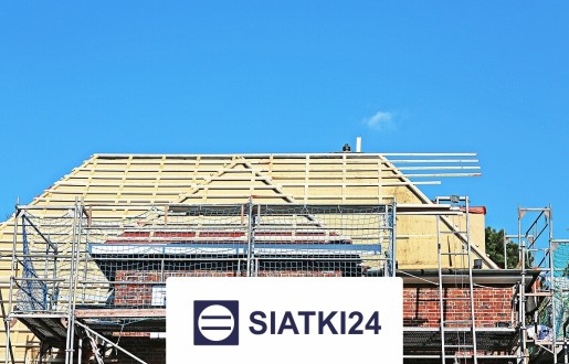 Siatka na rusztowanie o wymiarach 4,5x4,5 m i grubości 3 mm, wykonana z polipropylenu, charakteryzująca się trwałością i właściw Siatki24.eu - Siatka na rusztowanie o wymiarach 4,5x4,5 m i grubości 3 mm, wykonana z polipropylenu, charakteryzująca się trwałością i właściw