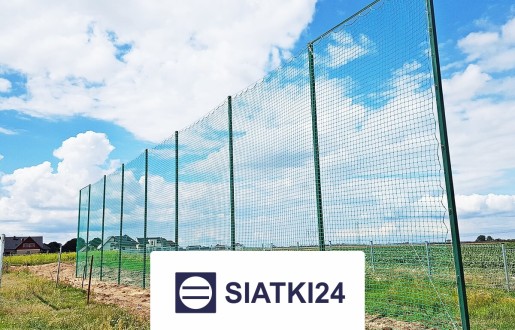 Piłkochwyt o wysokości 5m z siatką o oczku 10x10cm i grubości 6mm – solidne i trwałe wykonawstwo Siatki24.eu - Piłkochwyt o wysokości 5m z siatką o oczku 10x10cm i grubości 6mm – solidne i trwałe wykonawstwo