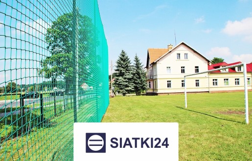   Siatki24.eu - Piłkochwyty siatkowe na wymiar o wysokości 4 m z oczkami 8x8 cm i grubością 5 mm. 