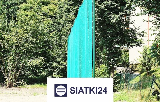 Siatka z piłkochwytem dla szkół — wyprodukowana na wymiar jako elastyczna siatka ochronna do zabezpieczenia boiska Siatki24.eu - Siatka z piłkochwytem dla szkół — wyprodukowana na wymiar jako elastyczna siatka ochronna do zabezpieczenia boiska