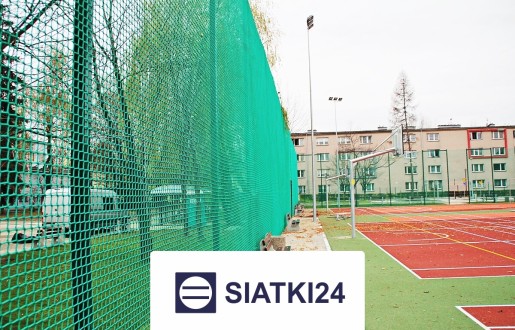   Siatki24.eu - Ogrodzenia boiskowe na wymiar, w tym siatkowe o wysokości 4m z słupami i oczkiem 10x10cm, grubość 5mm 