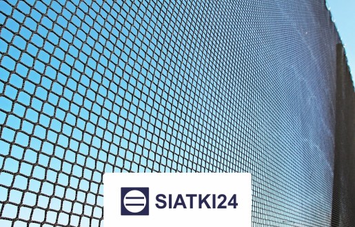   Siatki24.eu - Zadaszenie z siatki placu do zabezpieczenia magazynu przed wiatrem 