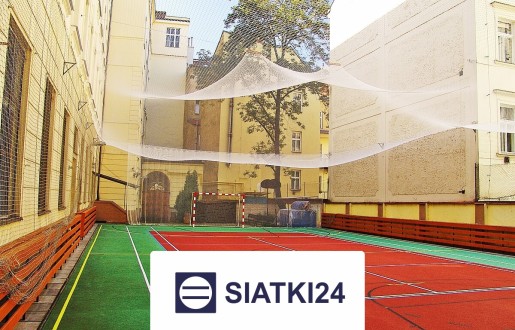 Ogrodzenia boisk — siatkowe, o wysokości 4 metrów, ze słupami i mocną siatką 10x10cm Siatki24.eu - Ogrodzenia boisk — siatkowe, o wysokości 4 metrów, ze słupami i mocną siatką 10x10cm