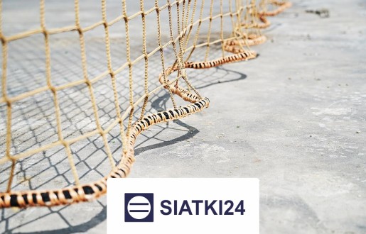   Siatki24.eu - Zadaszenie z siatki placu do zabezpieczenia lekkich towarów 