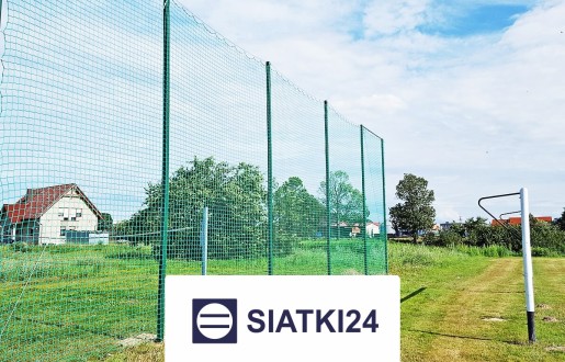 Piłkochwyt o wysokości 5m z siatką o oczku 10x10cm i grubości 6mm – solidne i trwałe wykonawstwo Siatki24.eu - Piłkochwyt o wysokości 5m z siatką o oczku 10x10cm i grubości 6mm – solidne i trwałe wykonawstwo