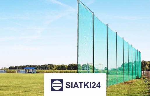 Piłkochwyty o solidnej konstrukcji, wykonane z siatki o grubości 6mm, montowane na słupach 5m z komórkami 10x10cm. Siatki24.eu - Piłkochwyty o solidnej konstrukcji, wykonane z siatki o grubości 6mm, montowane na słupach 5m z komórkami 10x10cm.