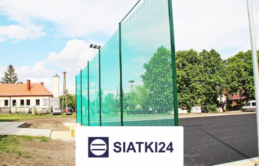 Szkoła - Piłkochwytem zabezpieczająca siatka sznurkowa Siatki24.eu - Szkoła - Piłkochwytem zabezpieczająca siatka sznurkowa