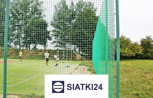 Ogrodzenia boiskowe na wymiar, w tym siatkowe o wysokości 4m z słupami i oczkiem 10x10cm, grubość 5mm Siatki24.eu - Ogrodzenia boiskowe na wymiar, w tym siatkowe o wysokości 4m z słupami i oczkiem 10x10cm, grubość 5mm
